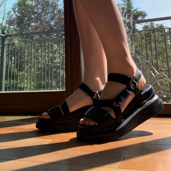Suzanne Rae Velcro Sandals - Picture 6 of 8